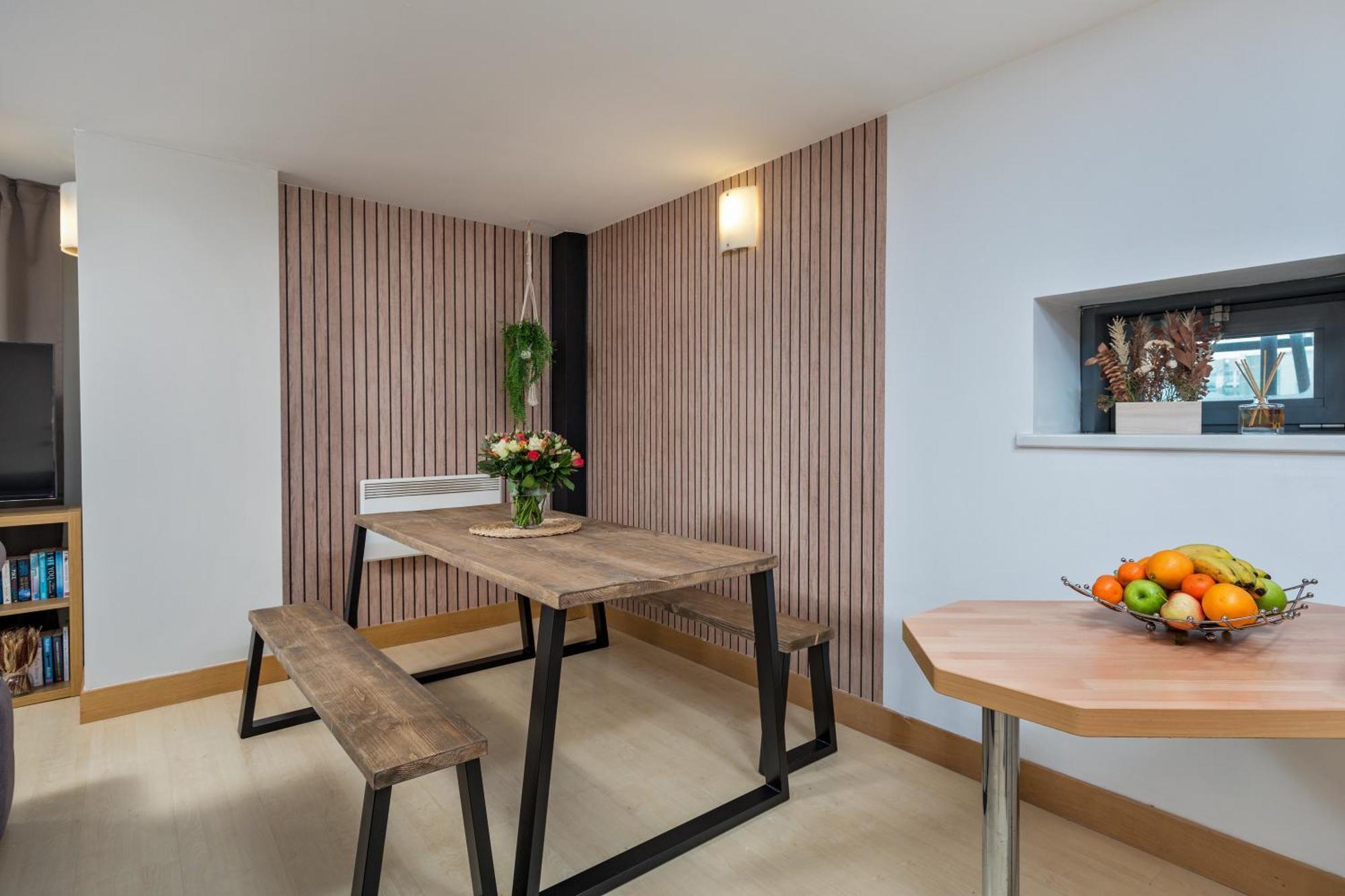 Urban Oasis: Heart Of City By Train Leeds  Bagian luar foto